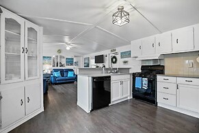 Near Water: Lake Dallas Home w/ Furnished Patio!