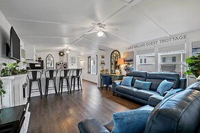 Near Water: Lake Dallas Home w/ Furnished Patio!