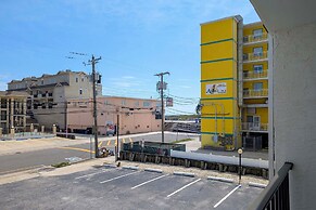 Coastal Condo w/ Pool, 1 Block to Wildwood Beach!