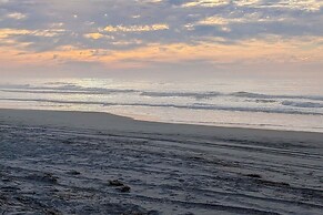 Coastal Condo w/ Pool, 1 Block to Wildwood Beach!