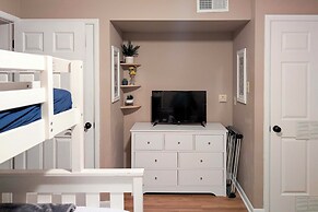 Coastal Condo w/ Pool, 1 Block to Wildwood Beach!