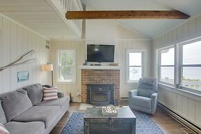 Cozy Fremont Cottage on Lake Poygan + Fishing Dock
