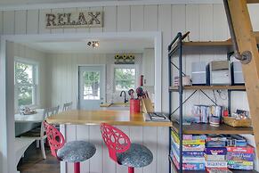 Cozy Fremont Cottage on Lake Poygan + Fishing Dock