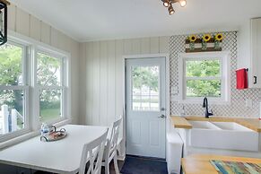 Cozy Fremont Cottage on Lake Poygan + Fishing Dock