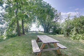 Cozy Fremont Cottage on Lake Poygan + Fishing Dock