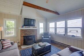 Cozy Fremont Cottage on Lake Poygan + Fishing Dock