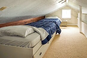 Cozy Fremont Cottage on Lake Poygan + Fishing Dock