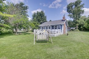 Cozy Fremont Cottage on Lake Poygan + Fishing Dock