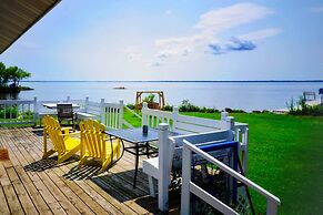 Cozy Fremont Cottage on Lake Poygan + Fishing Dock