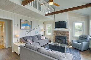 Cozy Fremont Cottage on Lake Poygan + Fishing Dock
