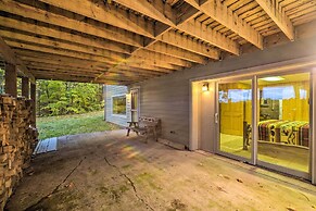 Cozy Hayward Cottage w/ Dock & Lakefront View