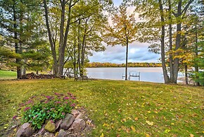 Cozy Hayward Cottage w/ Dock & Lakefront View