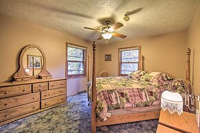 Cozy Hayward Cottage w/ Dock & Lakefront View