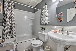 Cozy Mountain Fraser Condo w/ Pool & Hot Tub!