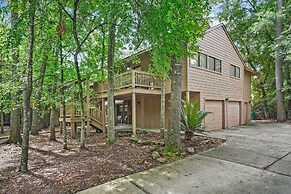 Cozy Woodlands Townhome w/ Deck Near Market Street