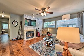 Cozy Woodlands Townhome w/ Deck Near Market Street