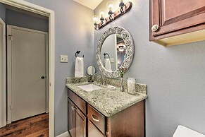 Cozy Woodlands Townhome w/ Deck Near Market Street