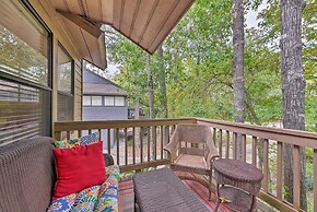 Cozy Woodlands Townhome w/ Deck Near Market Street
