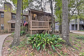 Cozy Woodlands Townhome w/ Deck Near Market Street