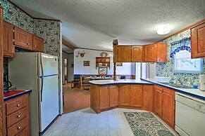 Utopia Family Home w/ Mountain Viewing Deck!