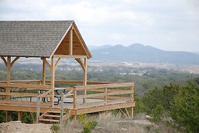 Utopia Family Home w/ Mountain Viewing Deck!