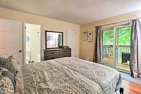 7 Mi to Lake Harmony: Home w/ Furnished Deck!