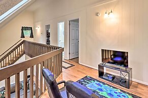 7 Mi to Lake Harmony: Home w/ Furnished Deck!