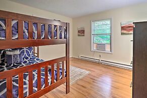 7 Mi to Lake Harmony: Home w/ Furnished Deck!