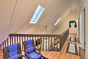 7 Mi to Lake Harmony: Home w/ Furnished Deck!