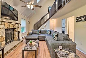 7 Mi to Lake Harmony: Home w/ Furnished Deck!