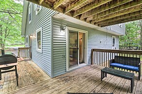 7 Mi to Lake Harmony: Home w/ Furnished Deck!