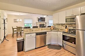 7 Mi to Lake Harmony: Home w/ Furnished Deck!