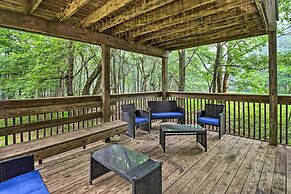 7 Mi to Lake Harmony: Home w/ Furnished Deck!