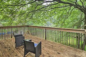 7 Mi to Lake Harmony: Home w/ Furnished Deck!