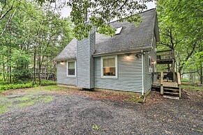 7 Mi to Lake Harmony: Home w/ Furnished Deck!