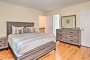 7 Mi to Lake Harmony: Home w/ Furnished Deck!