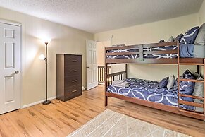 7 Mi to Lake Harmony: Home w/ Furnished Deck!