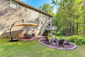 Walk to Beach: Family-friendly Arrowhead Lake Home