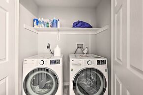 Walk to Beach: Family-friendly Arrowhead Lake Home