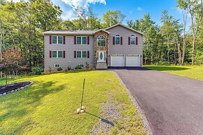 Walk to Beach: Family-friendly Arrowhead Lake Home