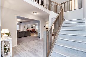 Walk to Beach: Family-friendly Arrowhead Lake Home