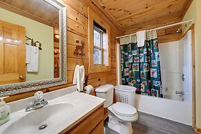 Cozy Deer Glen' Cabin w/ Private Hot Tub & Porch!