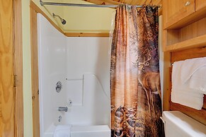 Cozy Deer Glen' Cabin w/ Private Hot Tub & Porch!