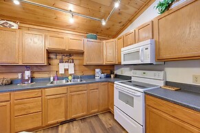 Cozy Deer Glen' Cabin w/ Private Hot Tub & Porch!
