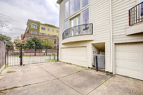 Downtown Houston Townhome w/ City Views!