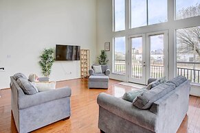 Downtown Houston Townhome w/ City Views!