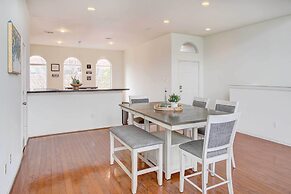 Downtown Houston Townhome w/ City Views!