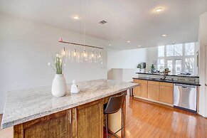 Downtown Houston Townhome w/ City Views!