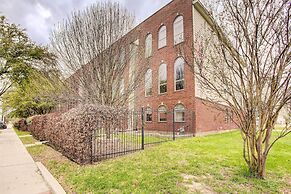 Downtown Houston Townhome w/ City Views!
