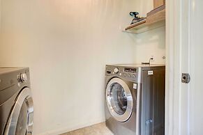 Downtown Houston Townhome w/ City Views!